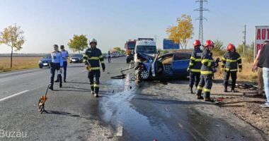 Stire din Eveniment : Patru persoane rănite, printre care un copil de șapte ani, într-un accident pe DN2
