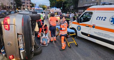 Mobilizare generală! Accident la Casa de Cultură din Constanța cu o mașină a Poliției aflată în misiune! - 2
