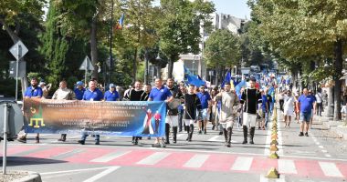 FOTO. Parada Portului Popular Turco-Tătar a reunit mii de participanţi, la Constanţa - 2