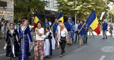 FOTO. Parada Portului Popular Turco-Tătar a reunit mii de participanţi, la Constanţa - 4