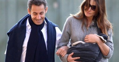 Stire din Monden : Nicolas Sarkozy și Carla Bruni și-au scos fetița în lume  GALERIE FOTO