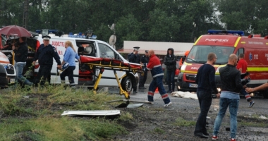 GRAV ACCIDENT DE AUTOCAR. UN BĂRBAT ȘI-A PIERDUT VIAȚA