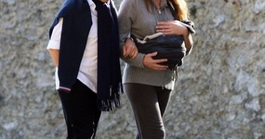 Nicolas Sarkozy și Carla Bruni și-au scos fetița în lume  GALERIE FOTO - 3