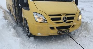 Microbuz plin cu profesori, blocat în județul Constanța - 2