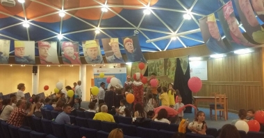 Stire din Economie : Ziua Copilului, sărbătorită la Petromidia. Sute de copii, implicați în activități captivante