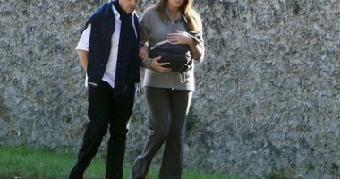 Nicolas Sarkozy și Carla Bruni și-au scos fetița în lume  GALERIE FOTO - 2