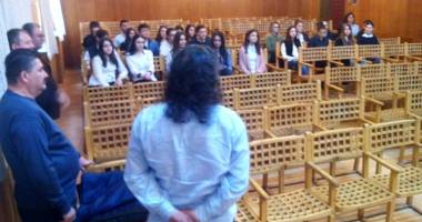 DROGURI ȘI VIOLENȚĂ PRINTRE ELEVII DIN CONSTANȚA / CE MĂSURI IAU AUTORITĂȚILE - 3