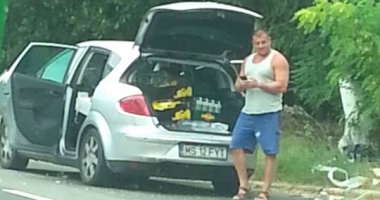 Stire din Social : "Hai să facem celebru un gunoi!"- NESIMȚIRE FĂRĂ LIMITE. Un turist își golește portbagajul de mizerii, între Costinești și Tuzla / Imaginile zilei