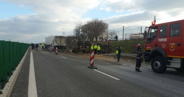 FOTO - VIDEO. GRAV ACCIDENT RUTIER SPRE CONSTANȚA, între două TIR-uri și o dubă. Unul dintre șoferi A MURIT - 7