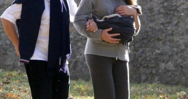 Nicolas Sarkozy și Carla Bruni și-au scos fetița în lume  GALERIE FOTO - 4