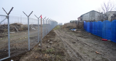 GALERIE FOTO / Vă place cum arată Constanța? Soluția Armatei: garduri de beton și sârmă ghimpată sub nas, în civilizația lui 2018 - 8