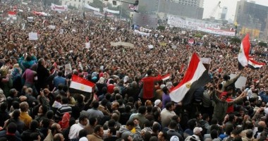 Stire din Actualitate : Egiptul, în delir. Manifestanții s-au adunat în piața Tahrir pentru a apăra "legitimitatea poporului"
