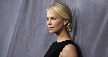 Stire din Eveniment : O nouă crimă în locuința în care a crescut Charlize Theron