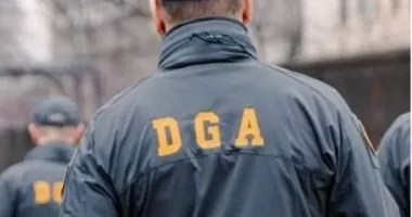Stire din Eveniment : Doi polițiști de frontieră, cercetați pentru corupție. Unul este arestat preventiv