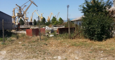 Turism printre gunoaie și resturi  de construcții, la 2 Mai. "Este păcat de toate frumusețile acestea!" - 2