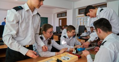 Stire din Cultură-Educație : Admitere la Colegiul Național Militar "Alexandru Ioan Cuza". Au început înscrierile