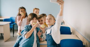 Stire din Social : Școala după școală, "atentat" la buzunarele părinților