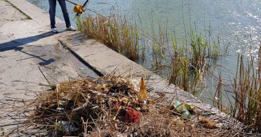 A început marea curățenie pe Lacul Tăbăcărie. Vor să repare și malurile! - 4