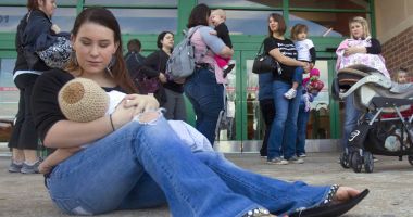 Stire din Social : Organizația Salvați Copiii susține alăptarea în spații publice, dar fără criterii de vârstă pentru copii
