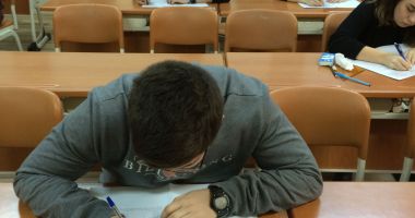 Stire din Cultură-Educație : "Bacalaureatul, cum este astăzi, este sperietoarea României. O mizerie!"