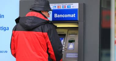 Stire din Social : Comisioanele la vedere. Băncile își pregătesc bancomatele