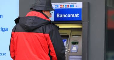 Stire din Social : De ce nu vor băncile să știm ce comisioane ne iau la bancomat