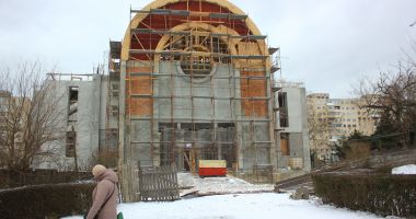 Lucrările la biserica Sfânta Treime de la Casa de Cultură, blocate în instanță - 5