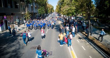 Stire din Social : Bulevardul Tomis, pietonal în week-end. Constănțenii vor să respire aer curat!
