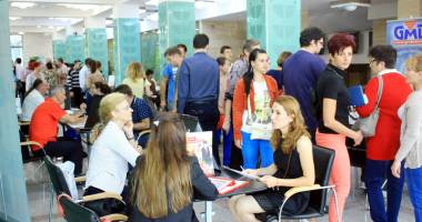 Stire din Social : Tinerii constănțeni fug de muncă. "Mama m-a trimis,  dar nu e nimic interesant"