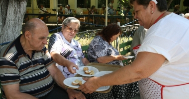 Bătrânețe pe lista de așteptare! Sute de vârstnici constănțeni așteaptă să se elibereze un loc la azil - 3