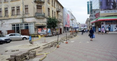 "Dăăăăm un ban pentru copilaș!" Centrul Constanței, raiul cerșetorilor - 6