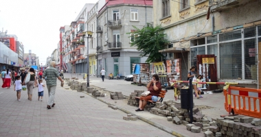 "Dăăăăm un ban pentru copilaș!" Centrul Constanței, raiul cerșetorilor - 3