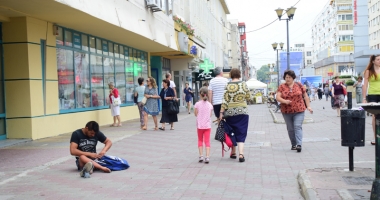 "Dăăăăm un ban pentru copilaș!" Centrul Constanței, raiul cerșetorilor - 5