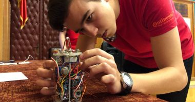 Tomis 5 - satelitul cât o doză de suc. Elevii Colegiului "Mircea", premiați la CANSAT - 5