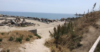 Constanța, cu spatele la mare! Fără locuri de parcare și fără drumuri de acces spre plaje - 9
