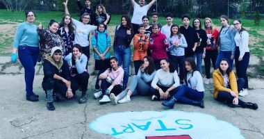 Stire din Cultură-Educație : "Constanța veselă". Magia desenelor pe asfalt, realizate de copii