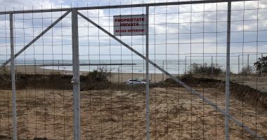 Construcţie fantomă, pe malul mării, în Faleză Nord - 3
