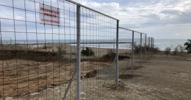 Construcţie fantomă, pe malul mării, în Faleză Nord - 4