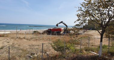 Construcţie fantomă, pe malul mării, în Faleză Nord - 5