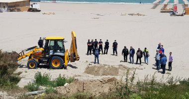 Jandarmii și procurorii au luat cu asalt construcțiile ilegale de pe plaja din Faleză Nord