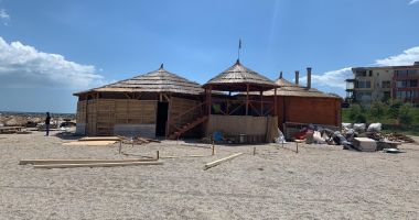 Stire din Social : Construcțiile ilegale de pe plajele din Constanța, demolate. Continuă controalele