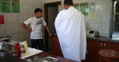Stire din Social : Mizerii în restaurantele de pe litoral. Inspectorii DSV au tăiat în carne vie!