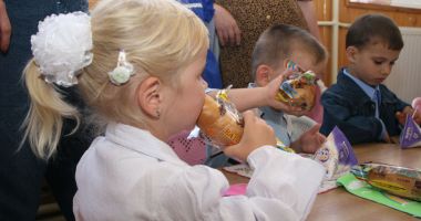 Cornul și laptele, "împotmolite" la Constanța! "Ar trebui interzis pachețelul de acasă!" - 2