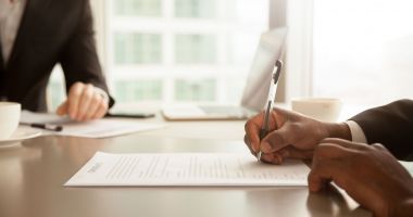 Stire din Eveniment : Trimişi în judecată deoarece au încercat să obţină ilegal fonduri europene