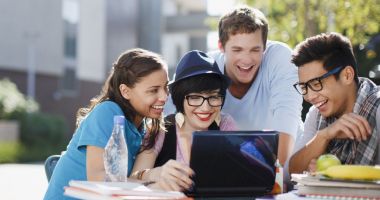 Stire din Cultură-Educație : Cum poți merge la facultate în Marea Britanie. "Au locul de muncă asigurat, li se schimbă viața!"