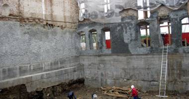 Cum va fi salvată de la pieire o clădire veche din Peninsulă - 7