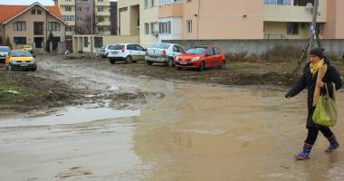 Stire din Social : Dezastru în cartierul Compozitorilor!  Străzile, impracticabile din cauza mocirlei  și a gropilor
