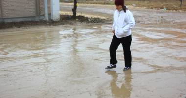 Dezastru în cartierul Compozitorilor!  Străzile, impracticabile din cauza mocirlei  și a gropilor - 12