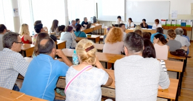 Stire din Cultură-Educație : Educația din România, în colaps. Profesorii amenință cu greva, la toamnă