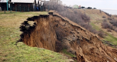 Falezele litoralului se prăbușesc în mare. Unde au intrat sutele de milioane de euro pentru reabilitarea lor? - 2